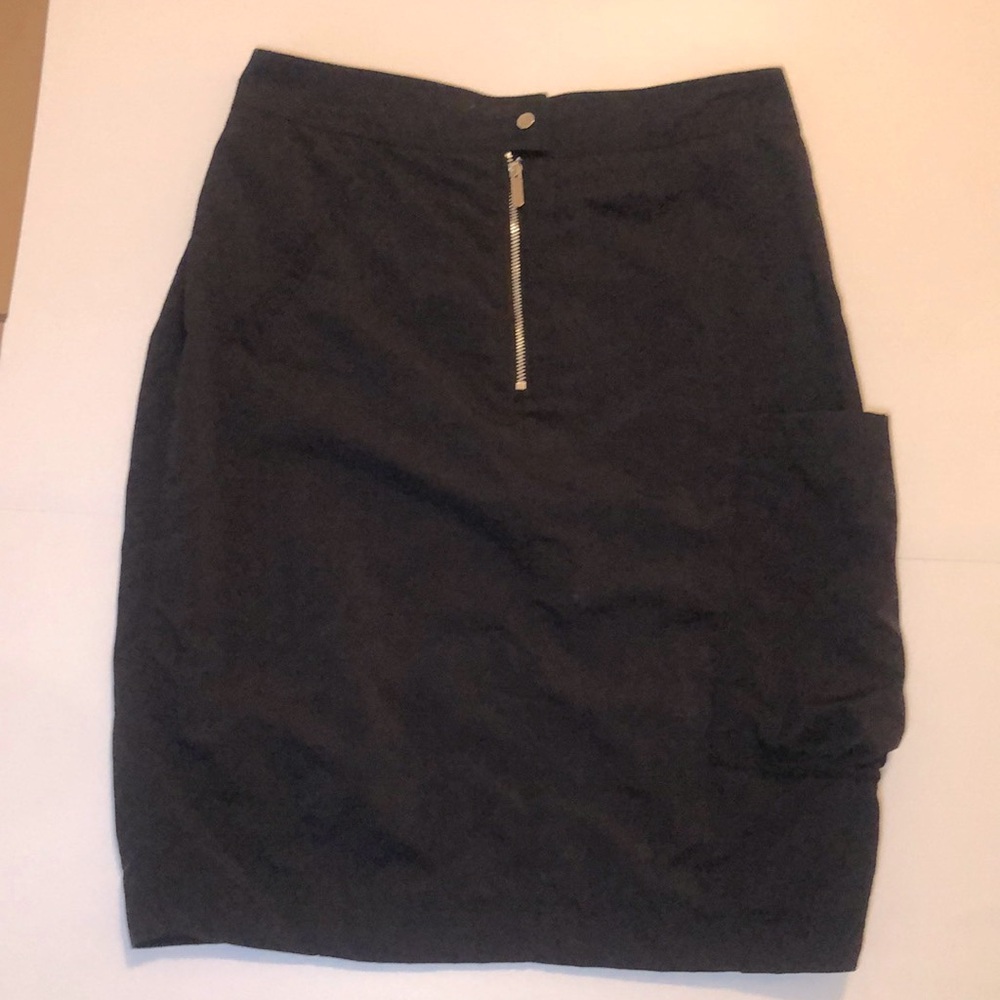 Women’s skirt, size 8, black, front zipper, slit in back. Never worn!